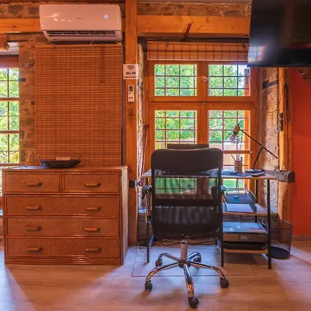 The Pirates - Chill-out In Strandnaehe Miliá